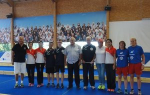 Les finalistes de la 1ère raffa cup france avec Philippe Coquet, président FFSB, Mr Genest, maire de Coucouron et Marcel Rouault, arbitre de la finale