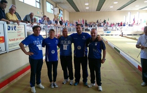 Avant le quart de finale du championnat simple : Rodolfo Rosi, coach italien, Sabrina Rouault, Dante D'Alessandro, manager italien, Eddy Rouault et Gianluca Formincone