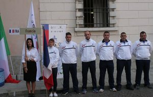 Porte-drapeau lors de la présentation des équipes