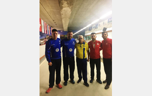 En partie de poules contre les turcs