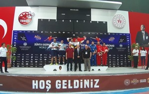 5dcac589e4ade_podiumdoublemondial2019.jpg